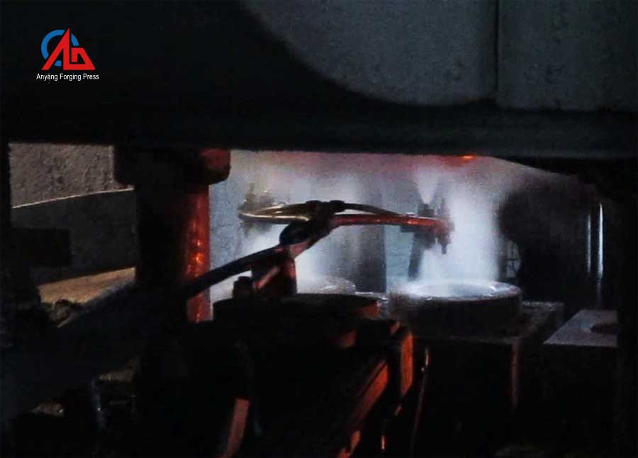 Automatic forging press hammer die lubricating machine